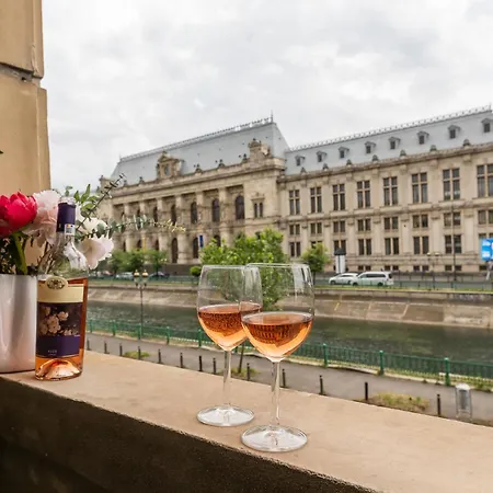 Aiastay River Apartment