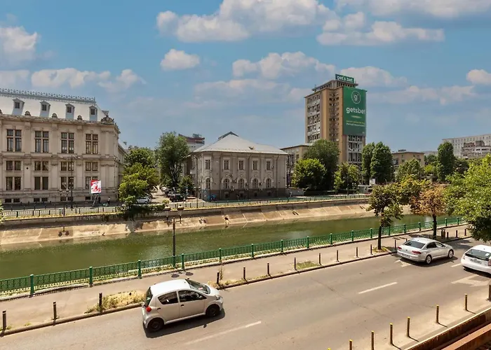 شقة Aiastay River