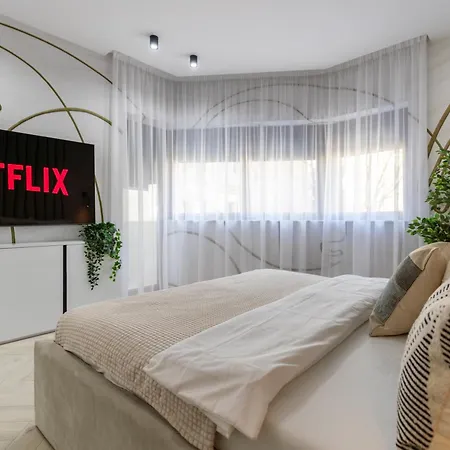 Aiastay River בוקרשט